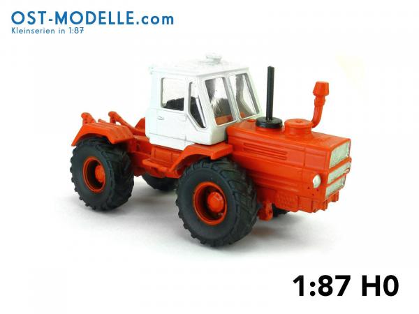 Traktor T150-K rotorange – weiß mit Motorverkleidung